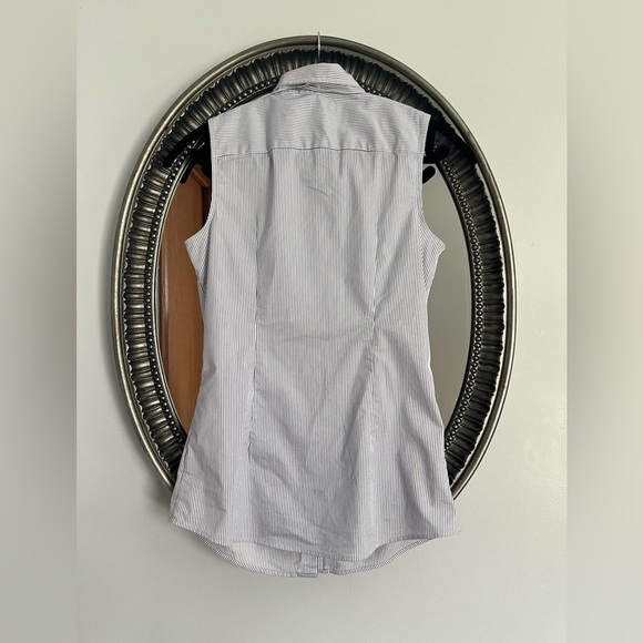 Banana Republic Sleeveless Blouse - Picture 2 of 4